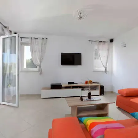 Vikendica Mirta An Peaceful Escape Near Beaches